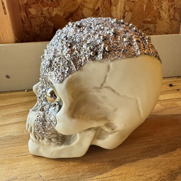 Halloween Skulls White Jeweled Plastic Set of 2 New - Picture 4 of 5